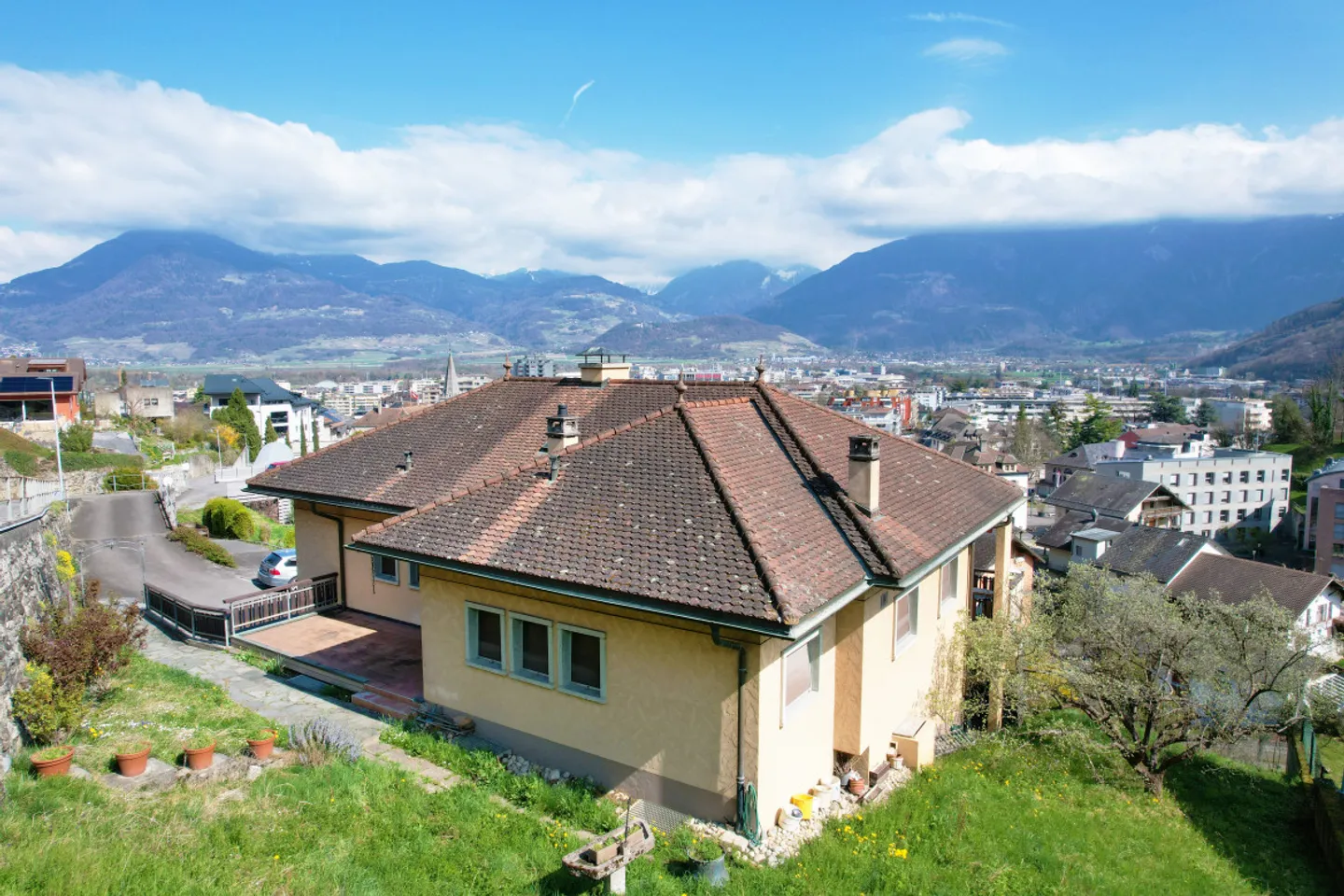 VILLA CON VISTA PANORAMICA NEL CUORE DI MONTHEY - Foto 2 di 7