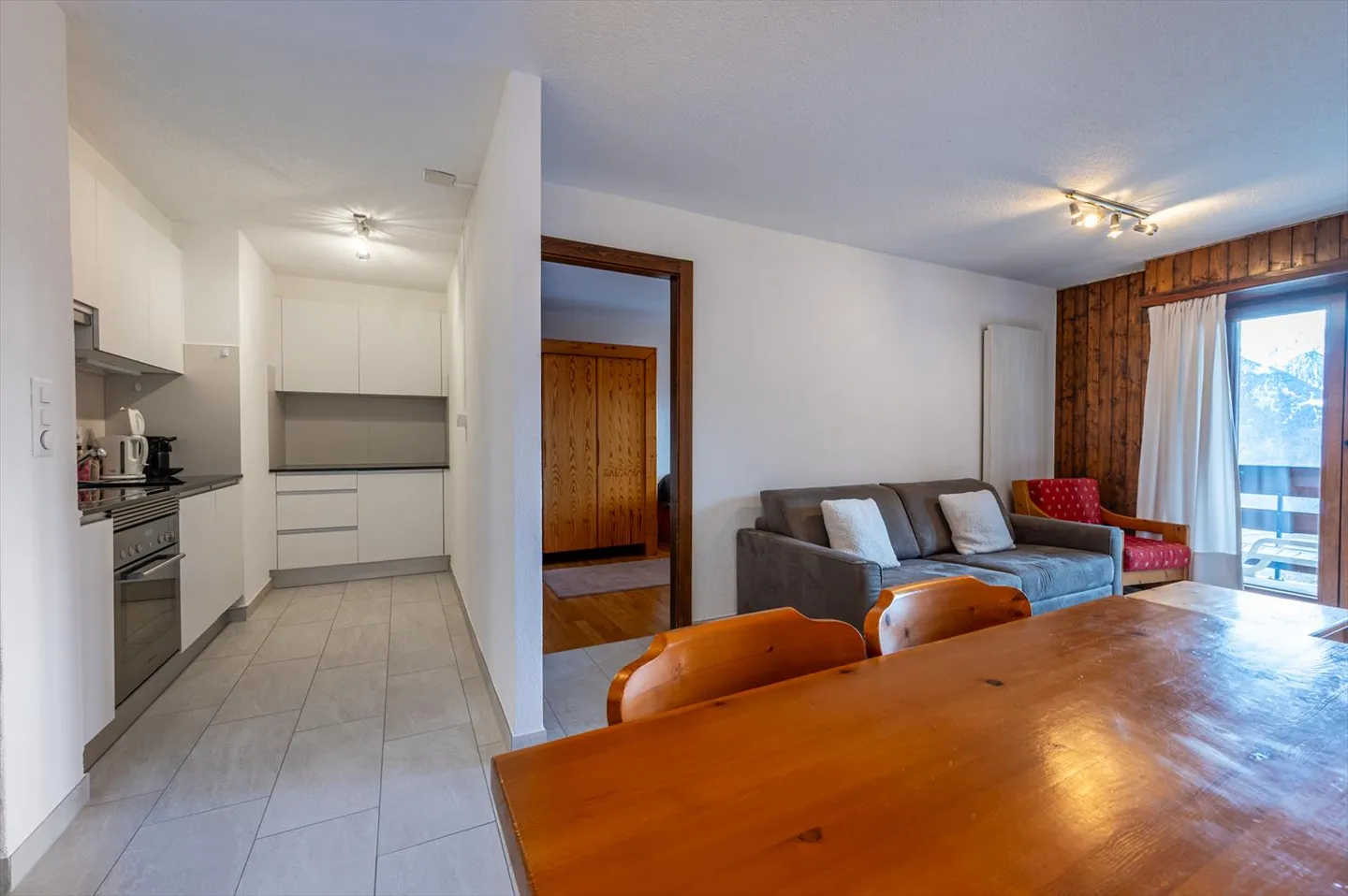 2.5 Room Apartment - Photo 2 of 12