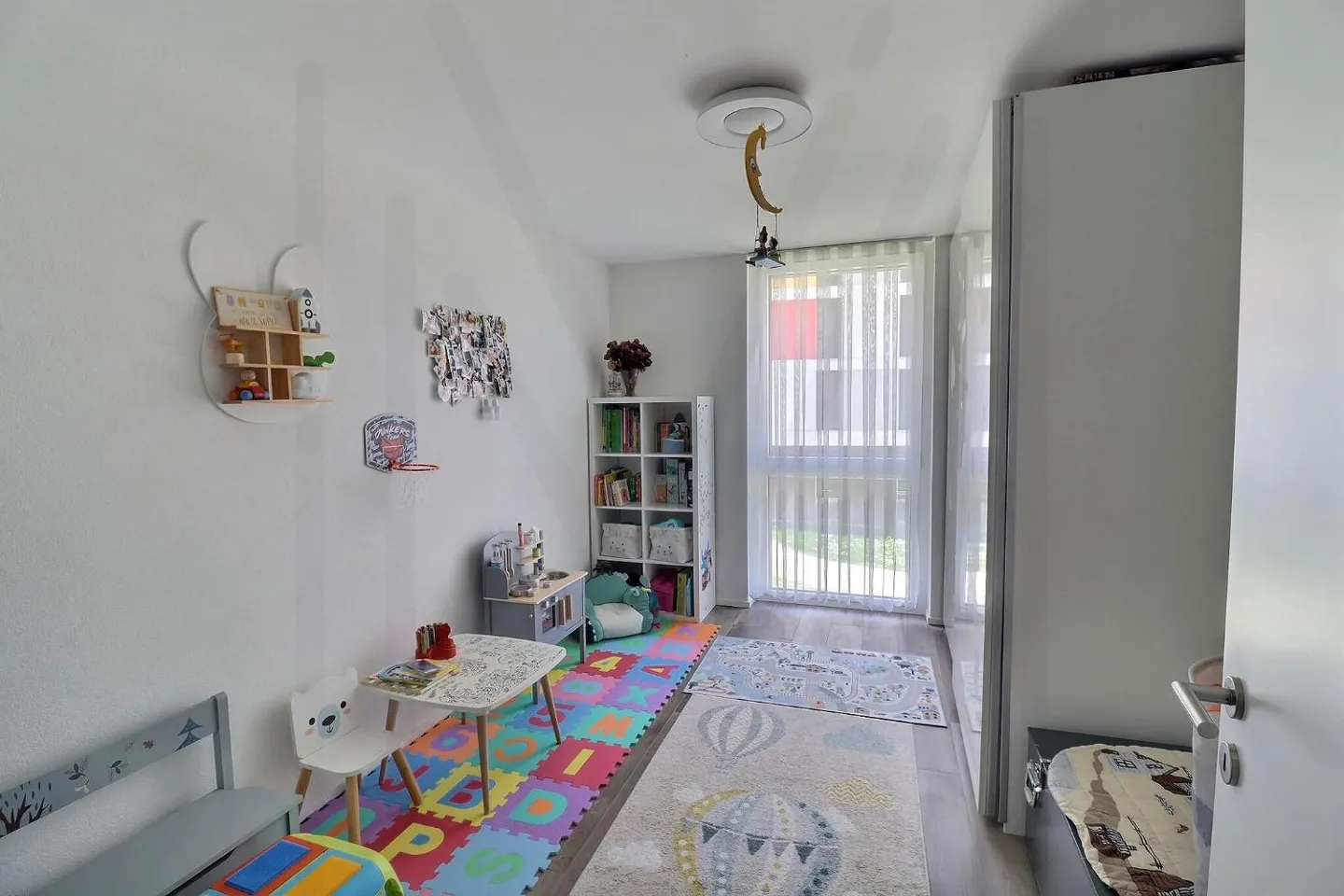 Ein zeitgenössischer Lebensstil nur wenige Schritte vom Zentrum von Bulle entfernt? Wunderschöne 3,5 Zimmer - Foto 4 von 12