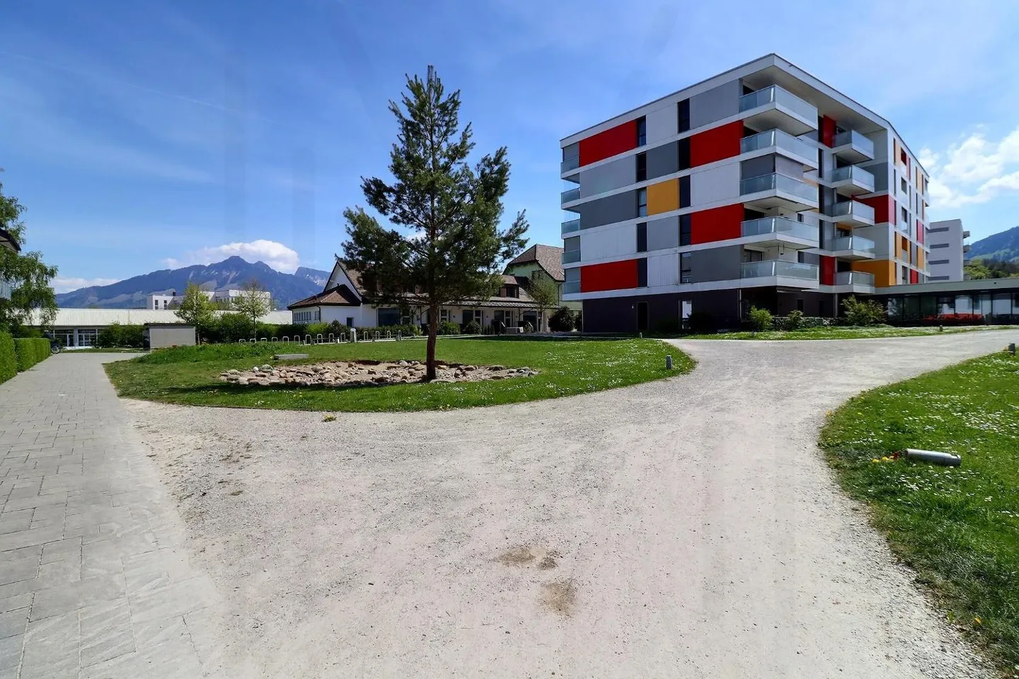 Ein zeitgenössischer Lebensstil nur wenige Schritte vom Zentrum von Bulle entfernt? Wunderschöne 3,5 Zimmer - Foto 9 von 12