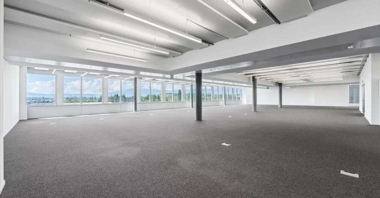 Office space for rent - Photo 1 of 13