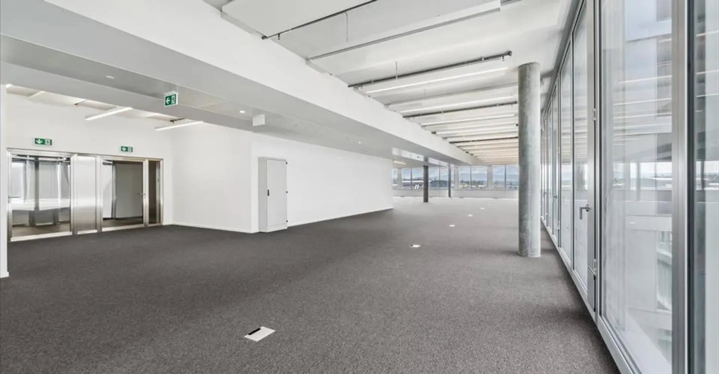 Office space for rent - Photo 2 of 13