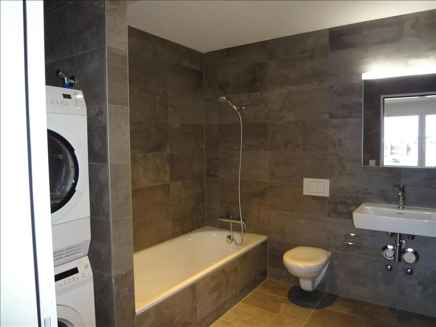 3.5 Room Apartment - Photo 4 of 10