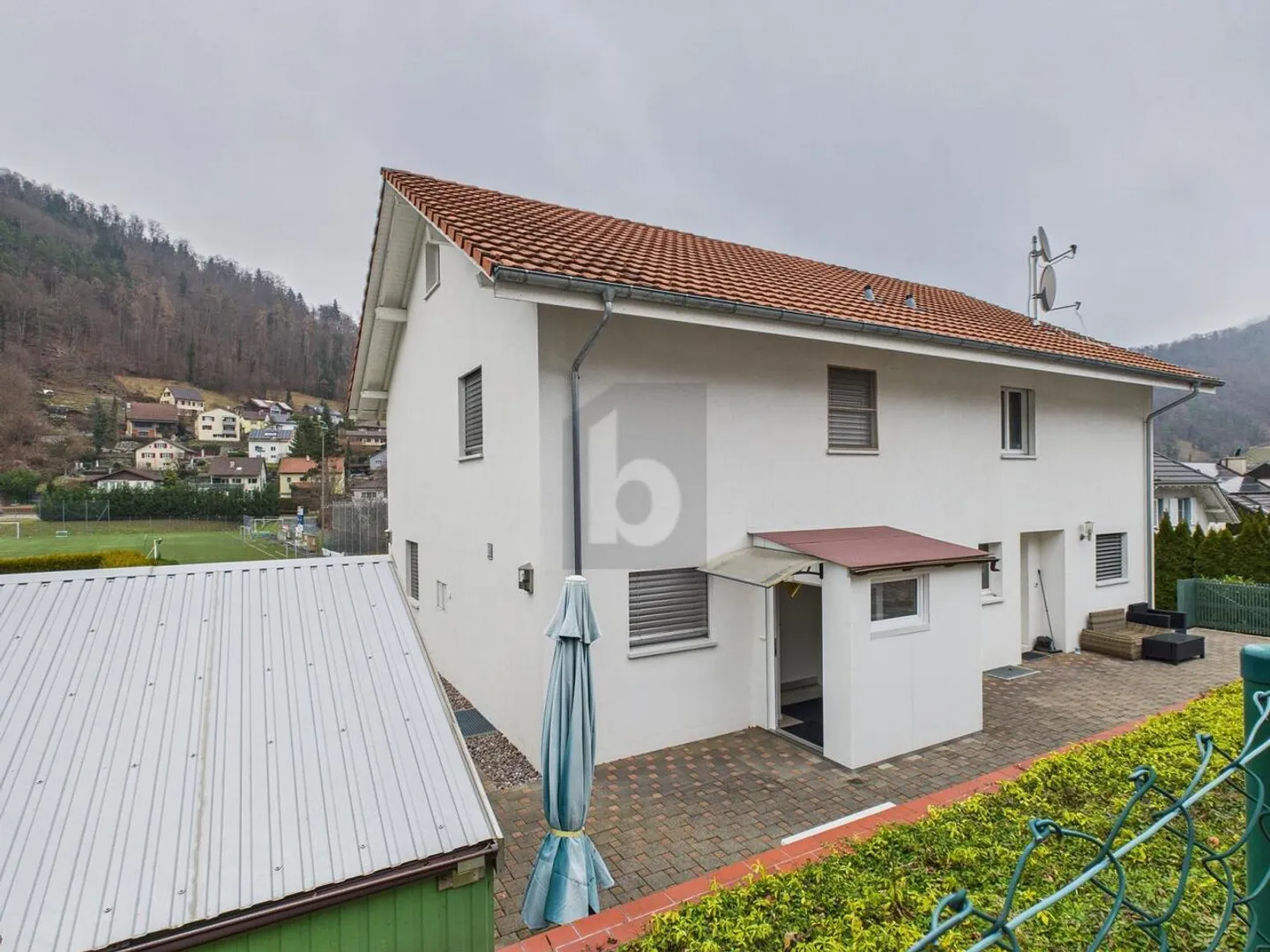 Charmante Maison Mitoyenne - Photo 1 sur 6