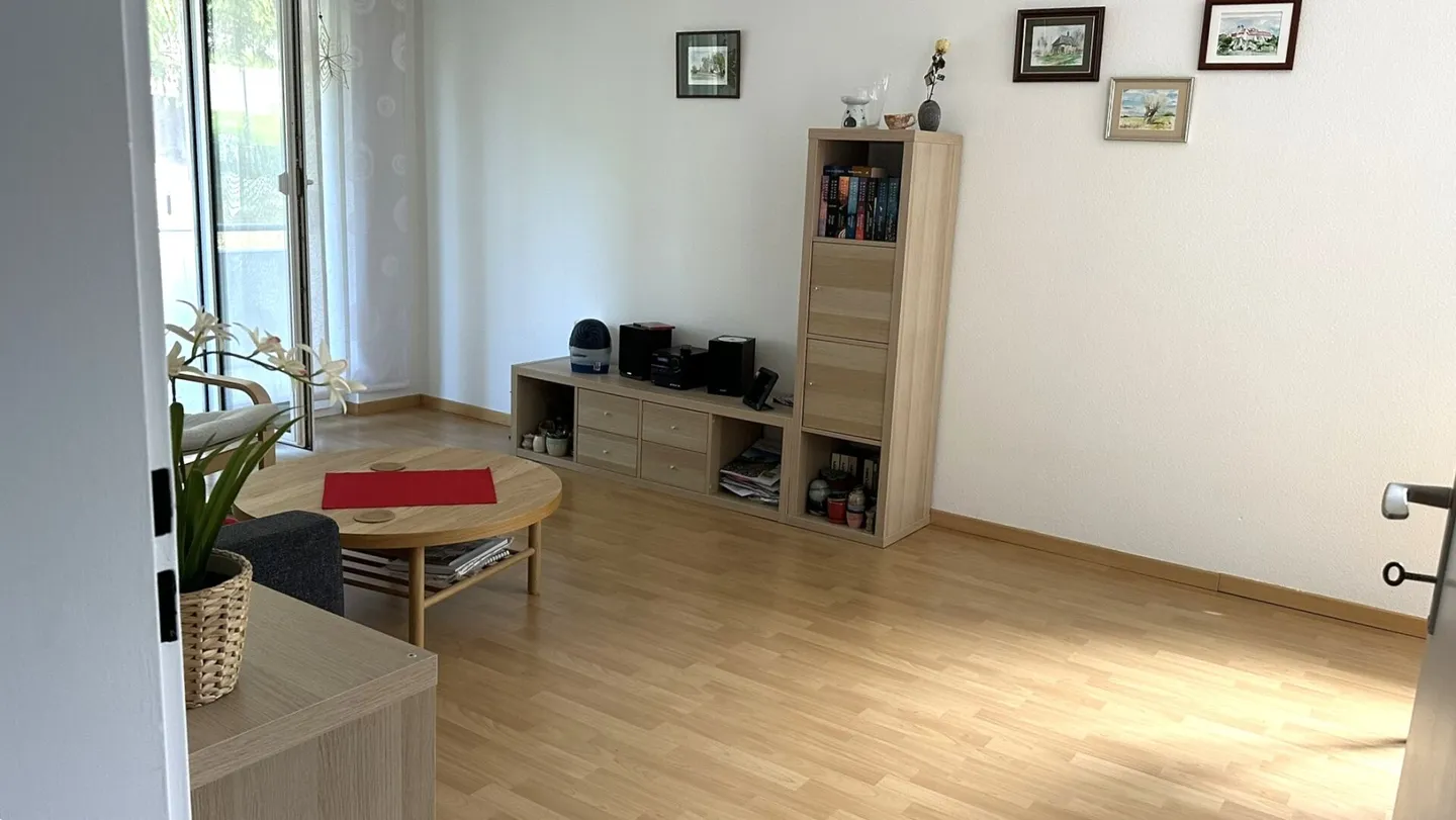 Appartement attrayant de 4 pièces dans un emplacement central à Pfäffikon - Photo 3 sur 9