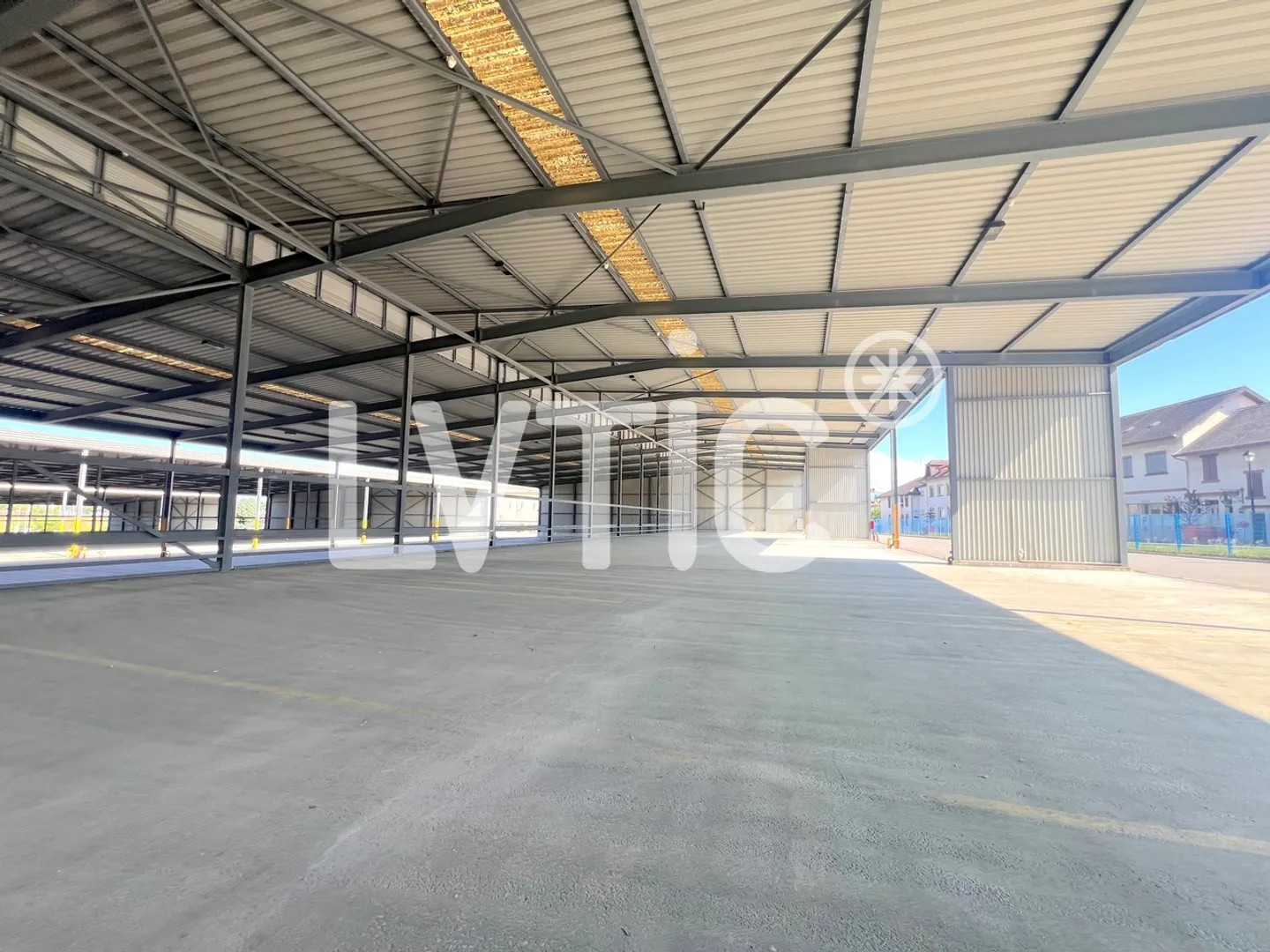 Storage halls of 12,000 m2 divisible from 1,000 m2 for rent in St Prex - Photo 5 of 13