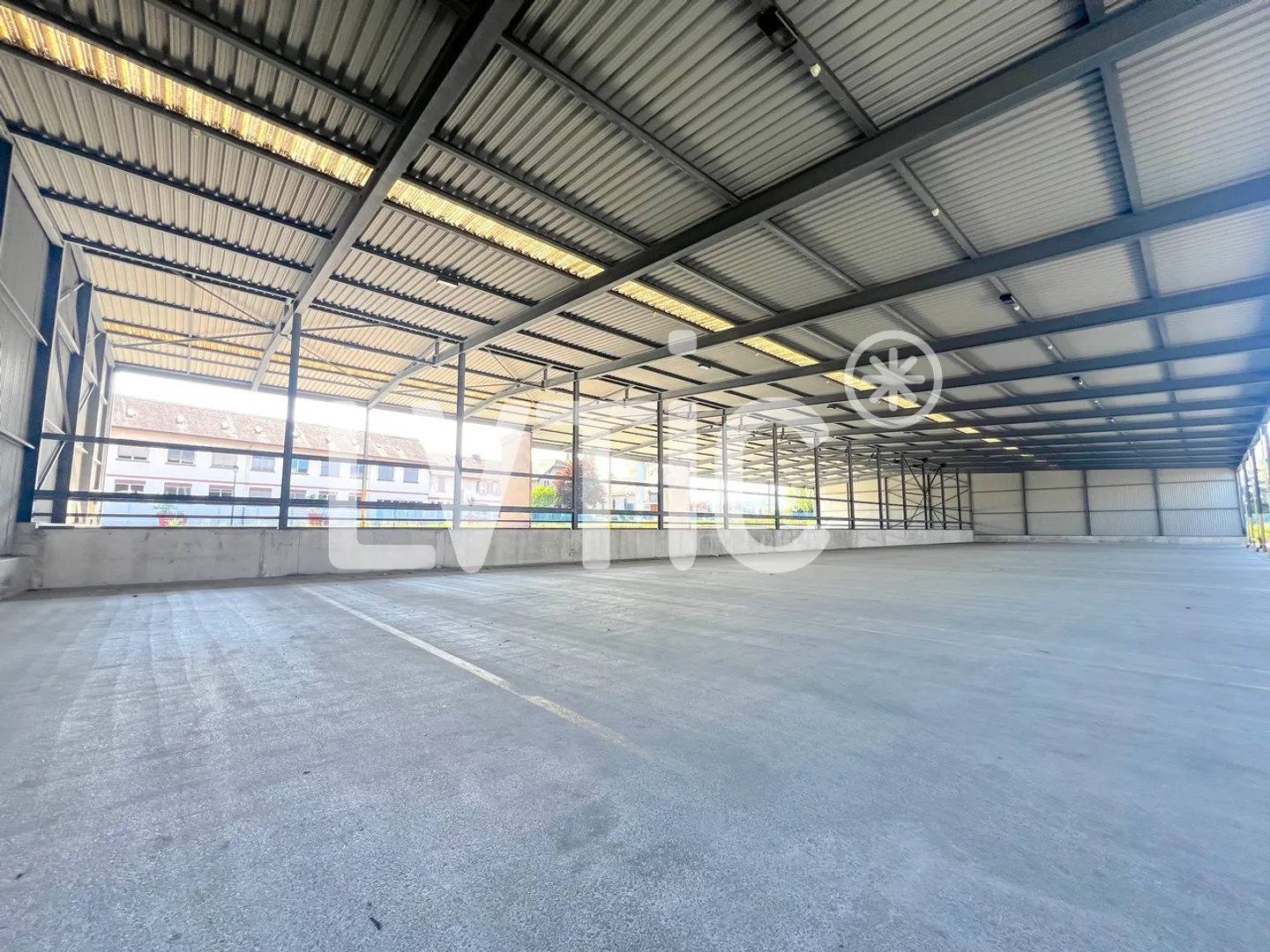 Storage halls of 12,000 m2 divisible from 1,000 m2 for rent in St Prex - Photo 9 of 13