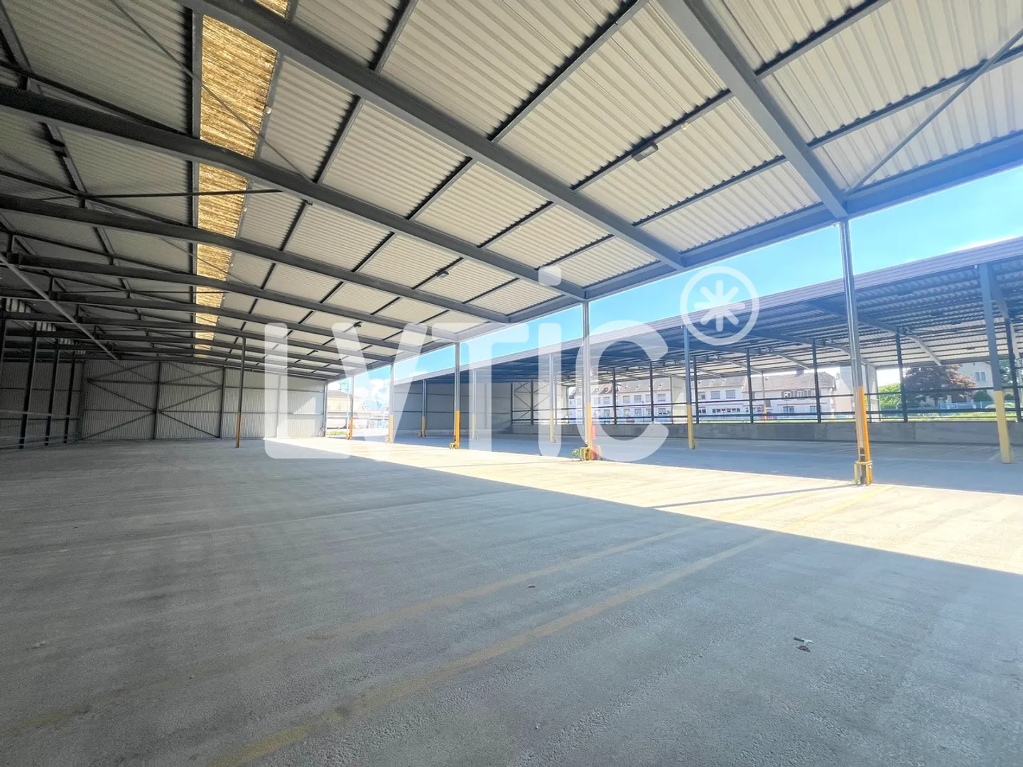 Storage halls of 12,000 m2 divisible from 1,000 m2 for rent in St Prex - Photo 10 of 13