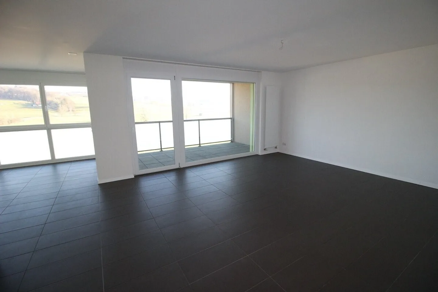 Spacious accommodation of approximately 93 m2 located in a contemporary building - Photo 1 of 12