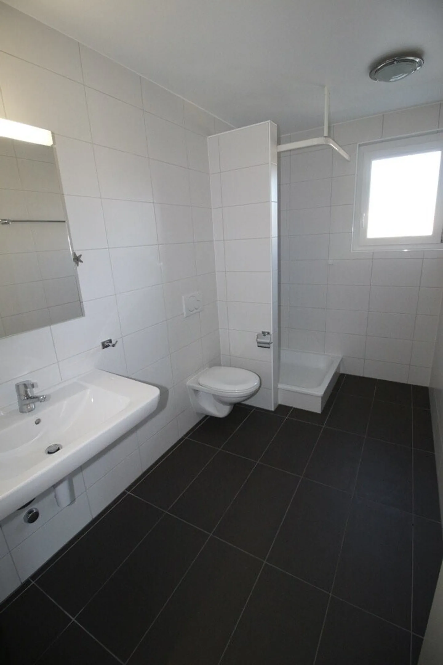 Spacious accommodation of approximately 93 m2 located in a contemporary building - Photo 10 of 12