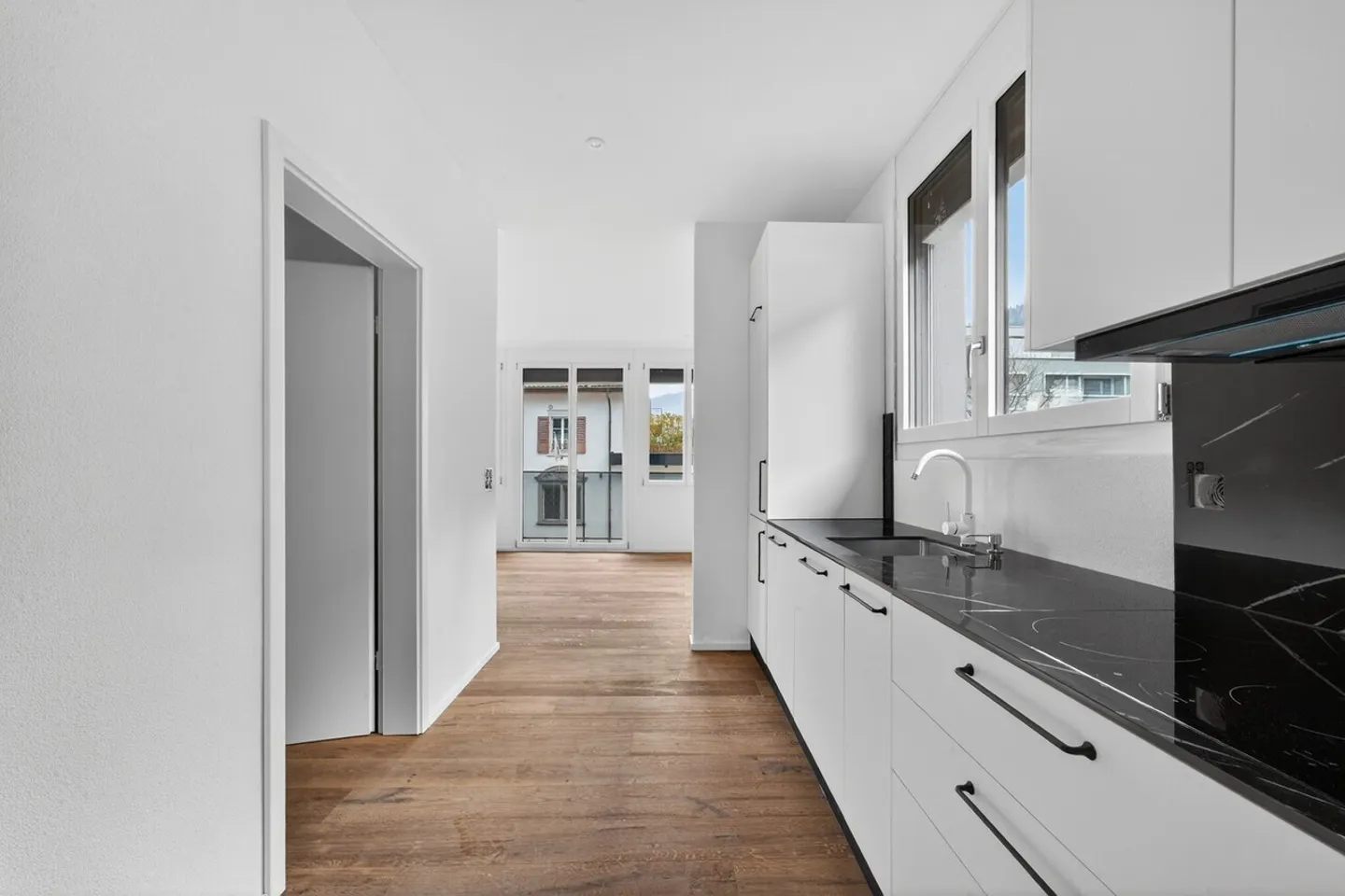 Appartement élégant avec vue sur le lac - Photo 3 sur 7