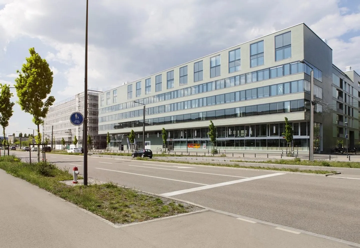 Sicherer Motorradparkplatz - Foto 2 von 2