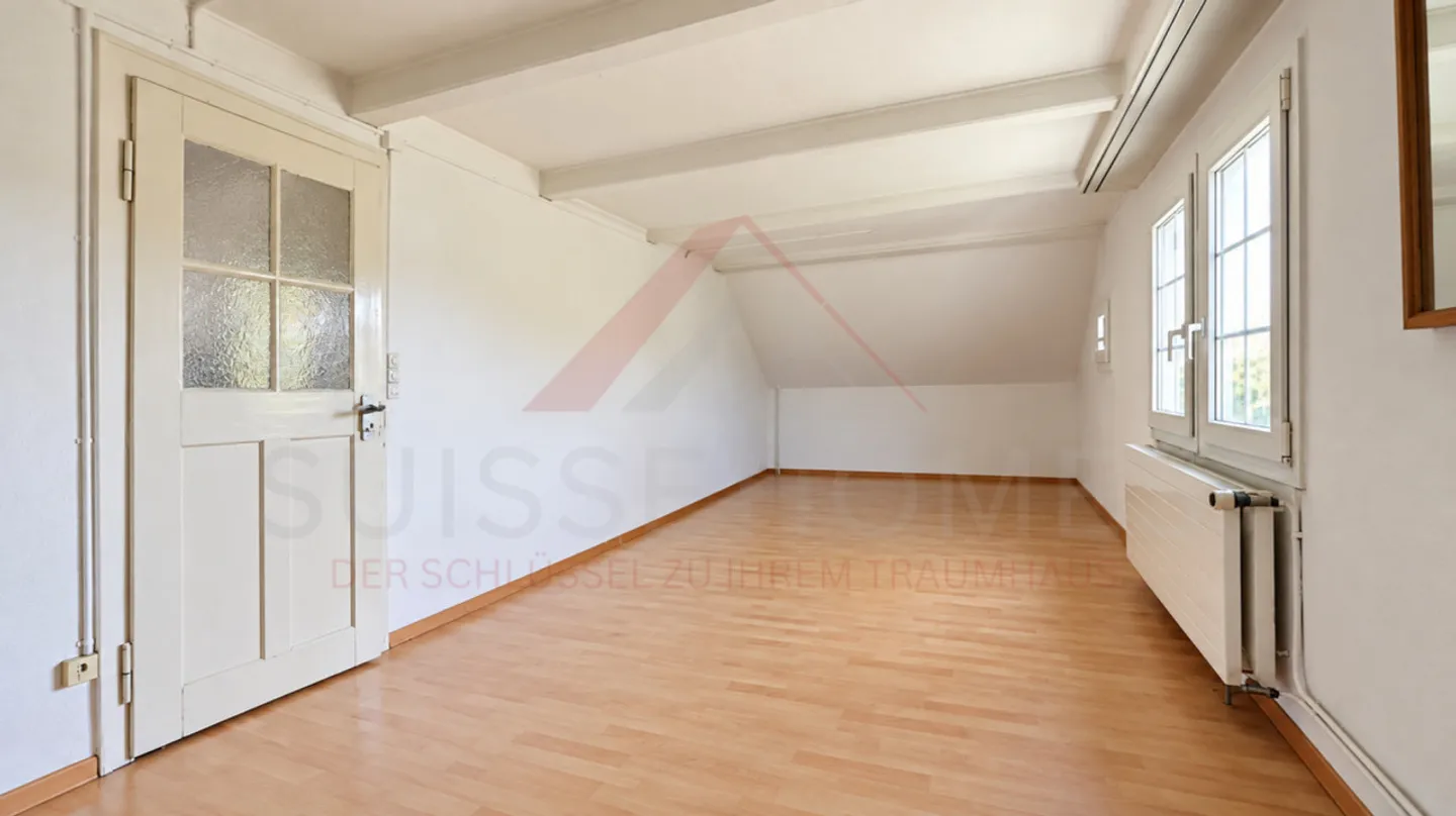 Proprietà di ristrutturazione attraente nel centro di Derendingen: Casa plurifamiliare con 3 unità abitative e molto potenziale di sviluppo - Foto 5 di 8