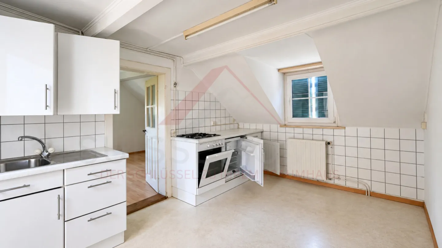 Proprietà di ristrutturazione attraente nel centro di Derendingen: Casa plurifamiliare con 3 unità abitative e molto potenziale di sviluppo - Foto 6 di 8