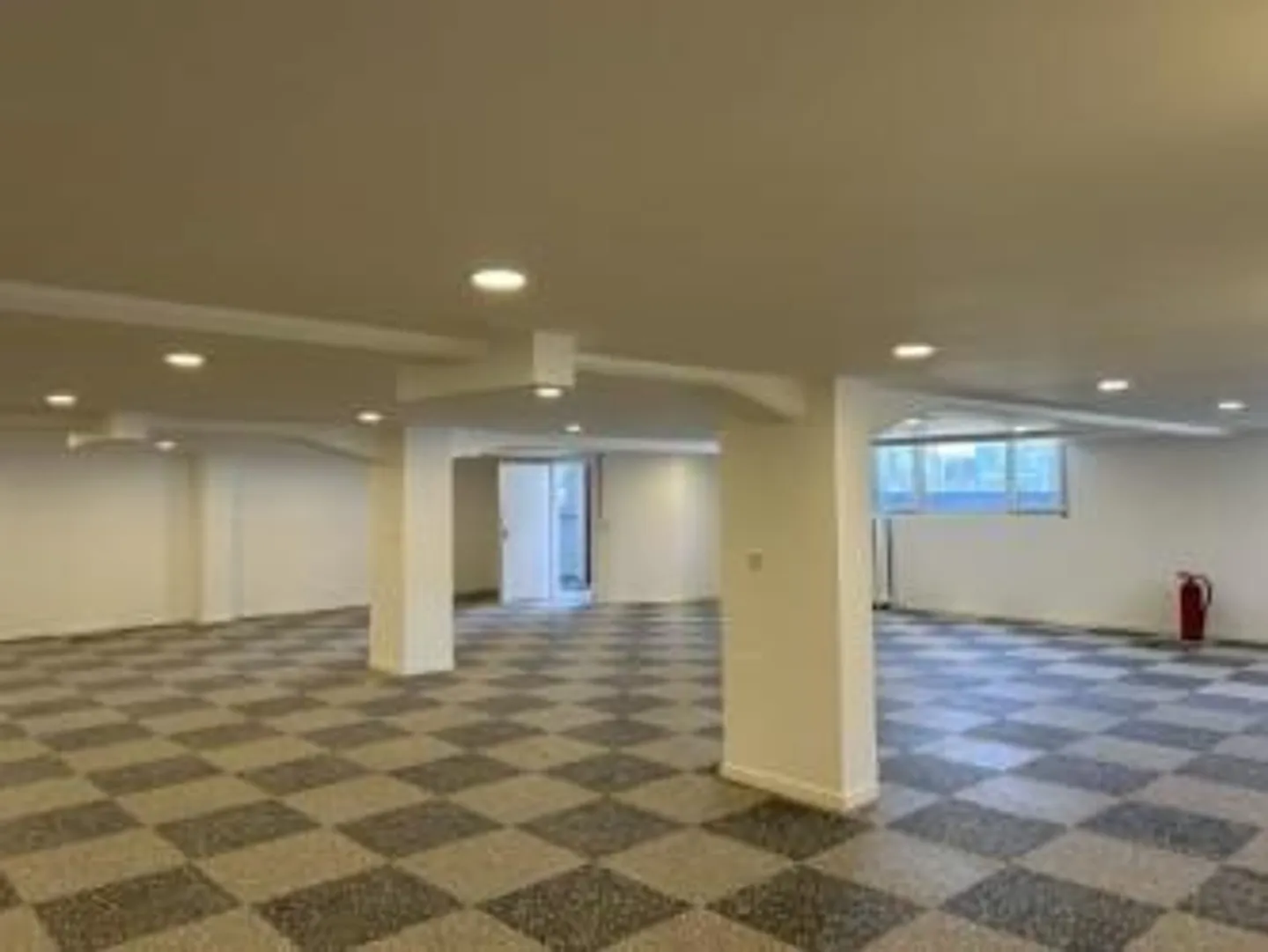 Espace commercial attrayant à louer près du centre d'Appenzell - Photo 1 sur 5