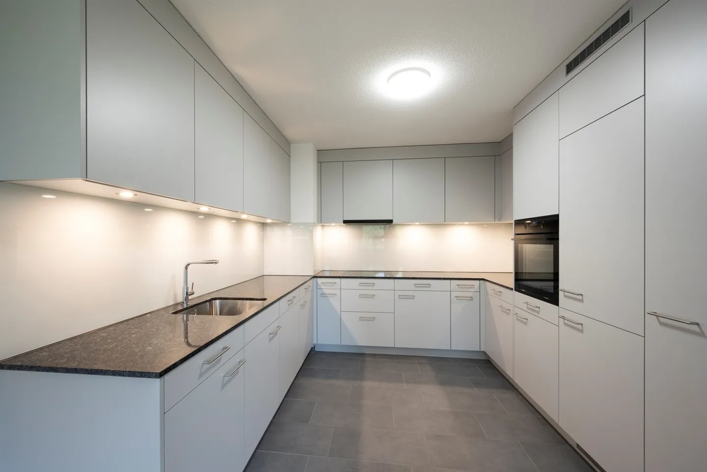 Your new home in freshly renovated apartment! - Photo 10 of 12