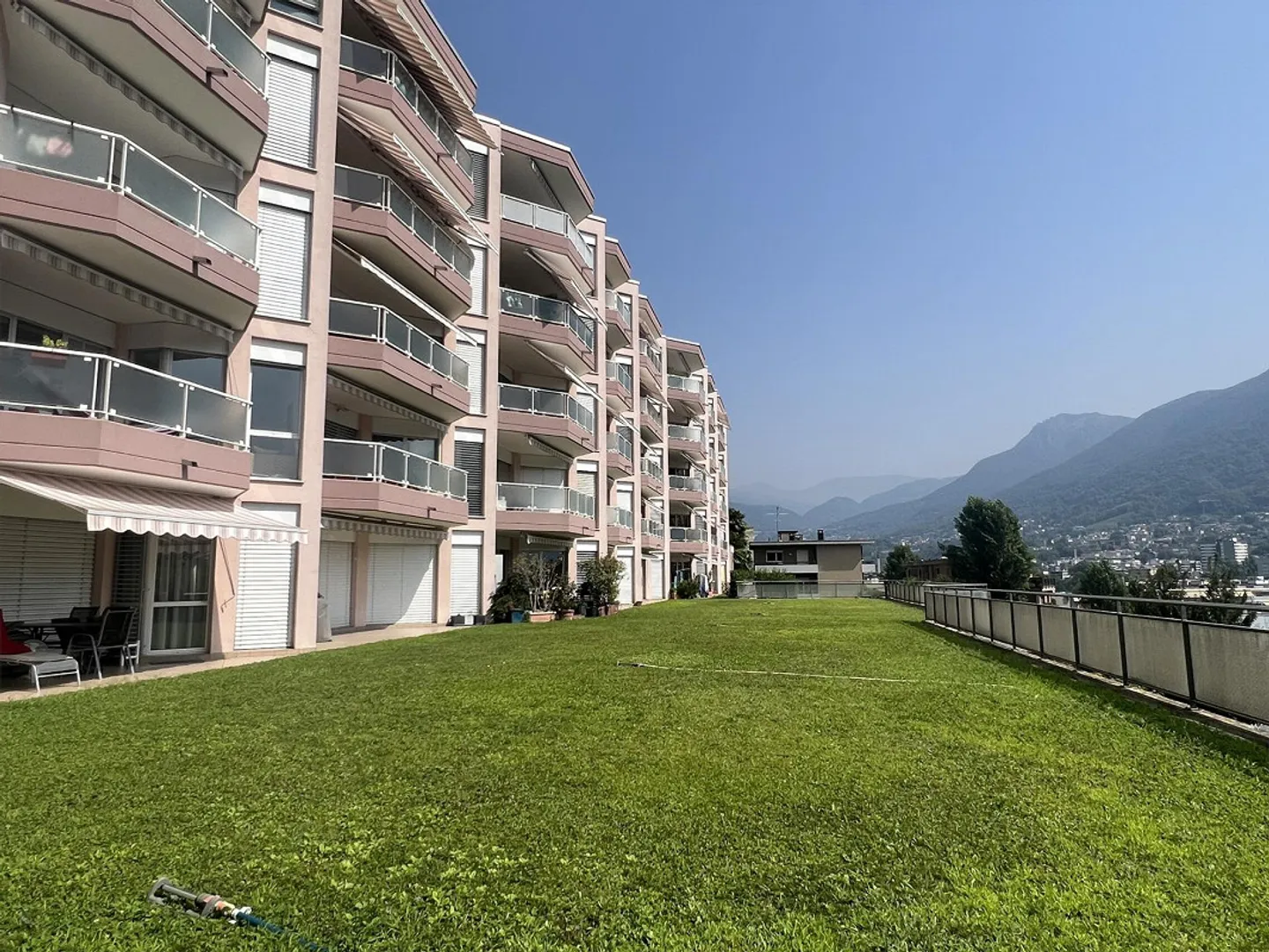 OCCASION - APPARTEMENT 4.5 PIÈCES AVEC VUE SUR LE LAC À LUGANO - Photo 9 sur 9