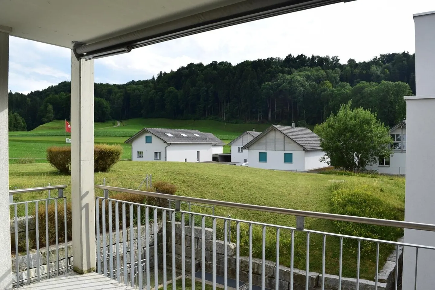 Beautiful, nearly new 3.5-room apartment on the 2nd floor - Photo 2 of 8