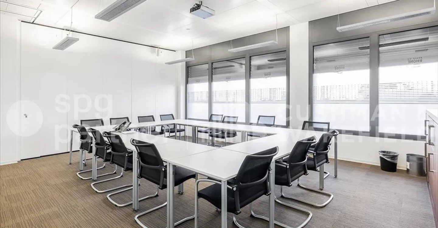 Office space for rent - Photo 2 of 11