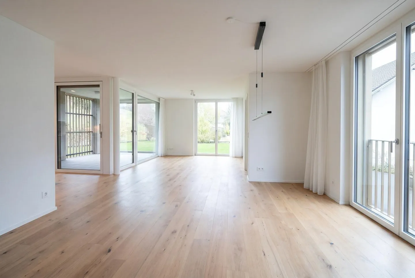 Appartamento al piano terra con giardino privato di 70 m², sauna, casa intelligente - Foto 3 di 11