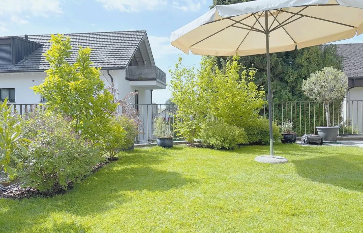 Appartamento al piano terra con giardino privato di 70 m², sauna, casa intelligente - Foto 8 di 11