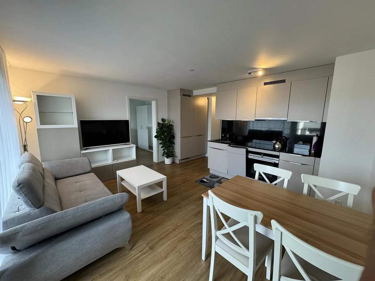 moderne und möblierte Wohnung - Photo 2 of 7