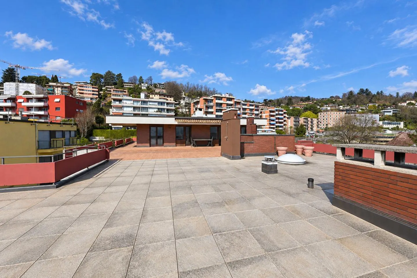 Penthouse exclusif avec terrasse panoramique à 180° sur le lac et les montagnes - Photo 4 sur 25