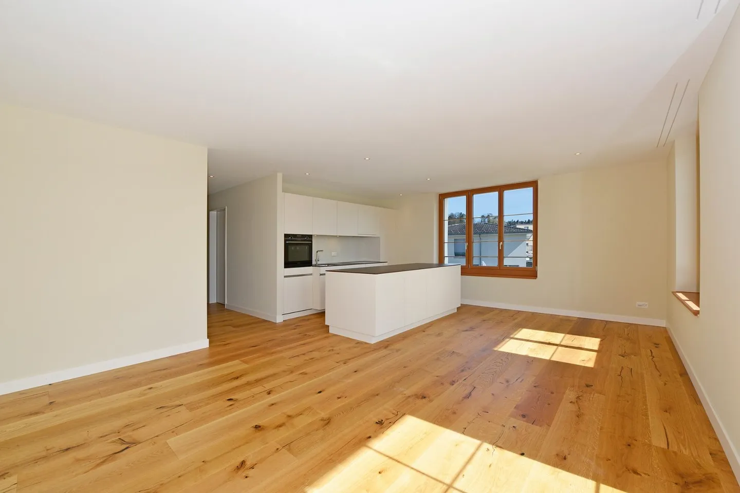 Nuovo appartamento di 3,5 stanze: vivere in campagna con collegamento alla città - Foto 3 di 11