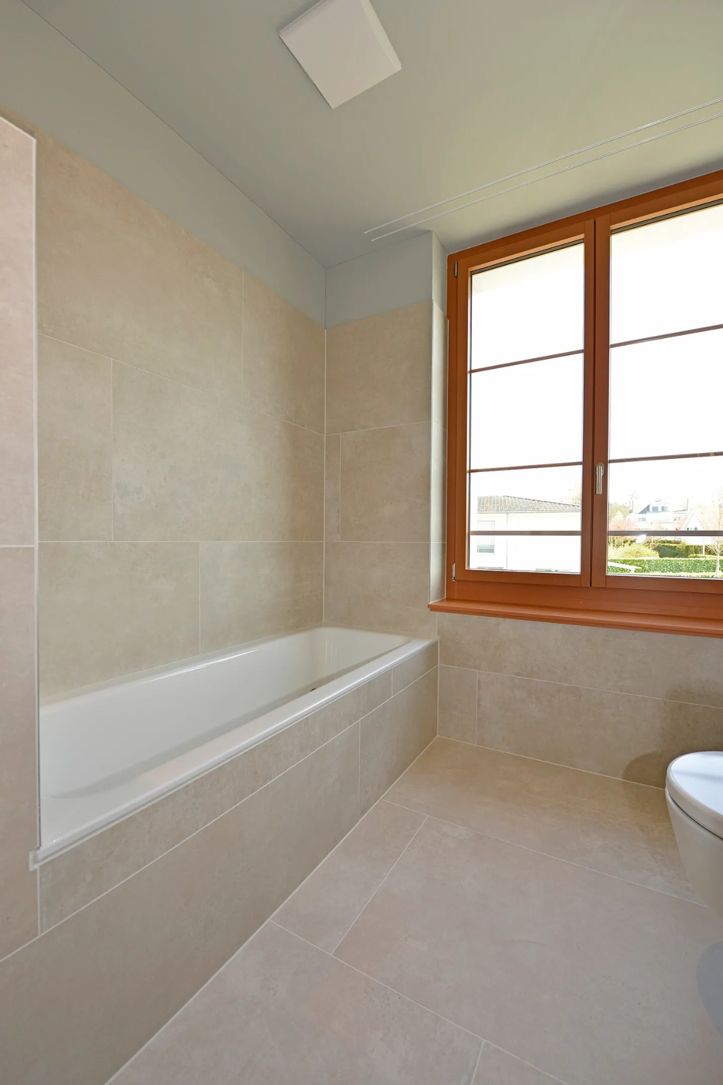 Nuovo appartamento di 3,5 stanze: vivere in campagna con collegamento alla città - Foto 10 di 11