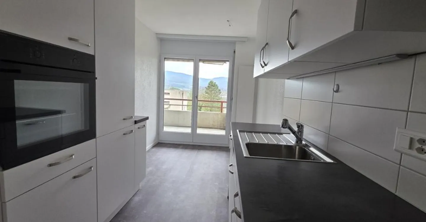 Schöne 4,5 Zimmer von 98m2 mit herrlichem Blick auf Delémont - Foto 1 von 12