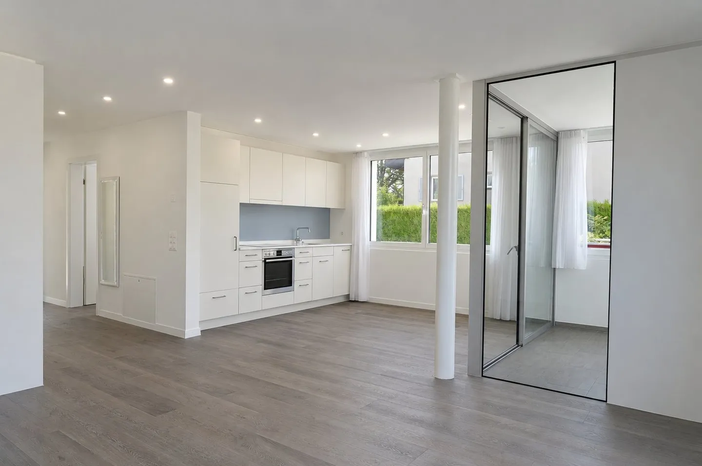 Appartement 2.5 pièces fraîchement rénové à Greifensee - Photo 2 sur 9