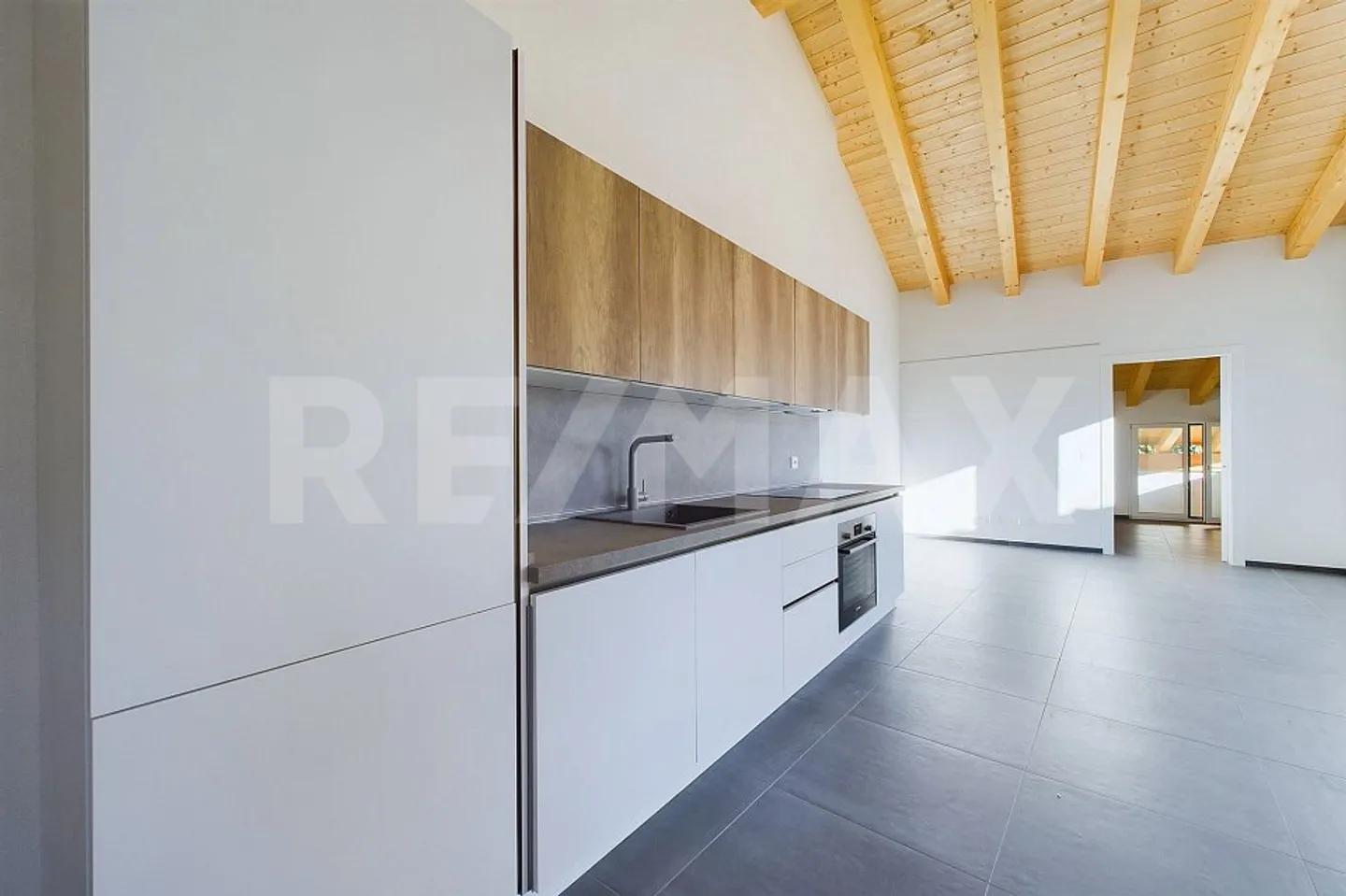 Appartement élégant de 3 pièces avec vue imprenable au cœur de Lopagno - Photo 1 sur 13