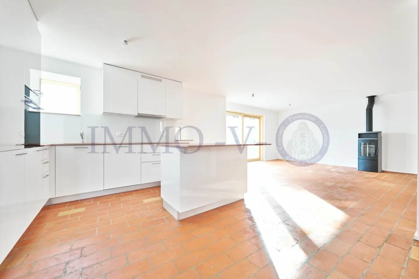 NEUES WOHNUNG MIT TERRASSE, IDEAL FÜR FAMILIEN - Foto 3 von 8