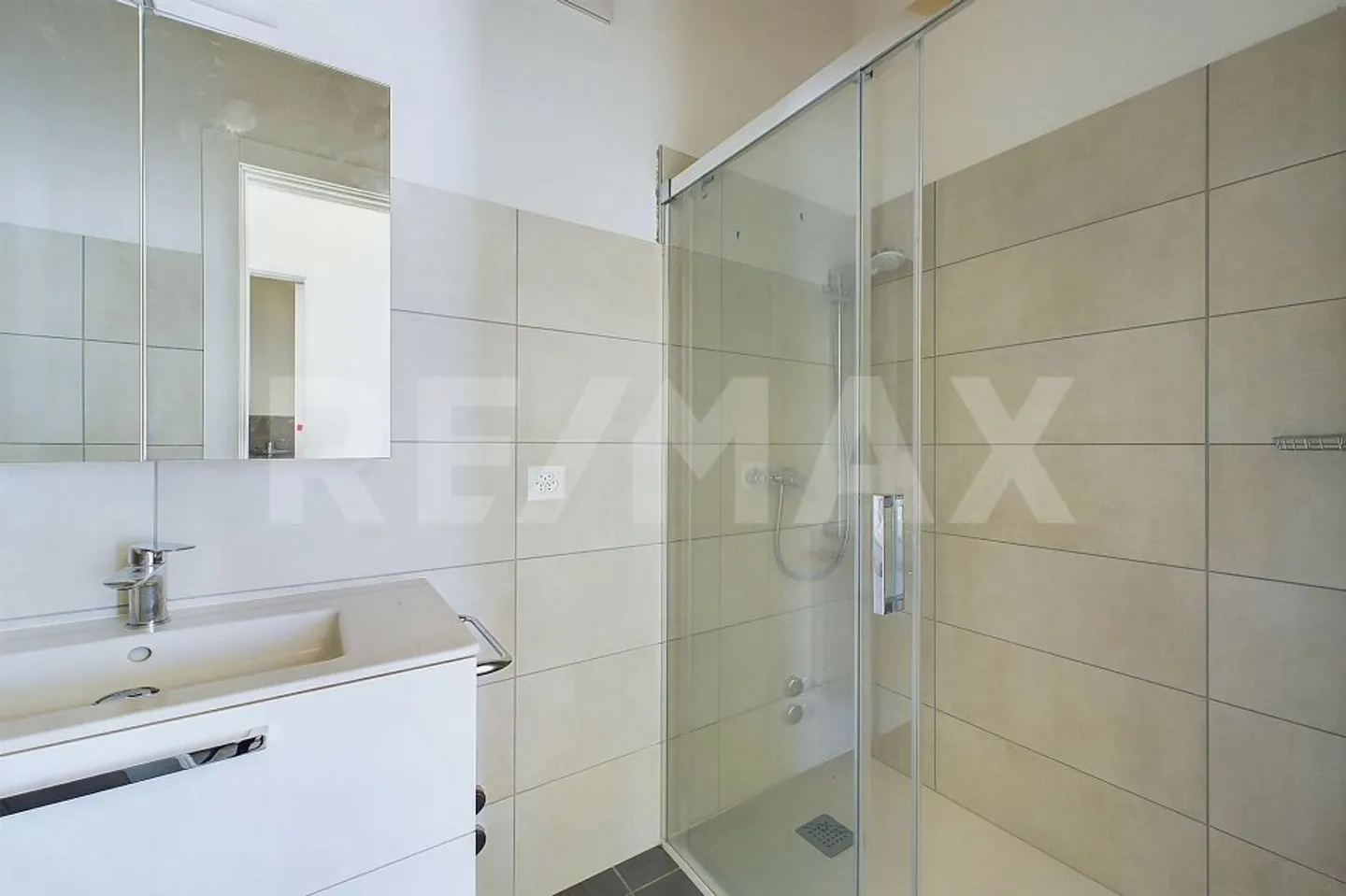 Appartement élégant de 3 pièces avec vue imprenable au cœur de Lopagno - Photo 10 sur 13