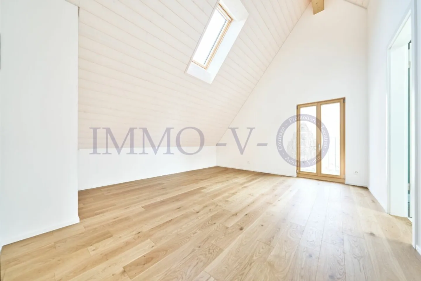 NEUES WOHNUNG MIT TERRASSE, IDEAL FÜR FAMILIEN - Foto 4 von 8