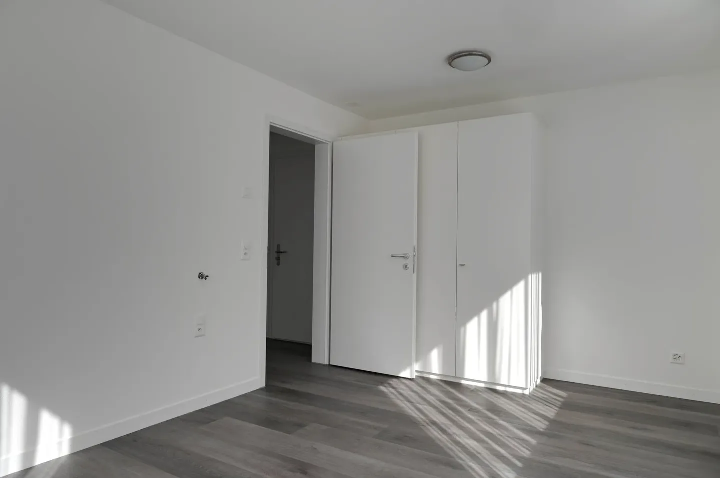 Appartement 2.5 pièces fraîchement rénové à Greifensee - Photo 7 sur 9