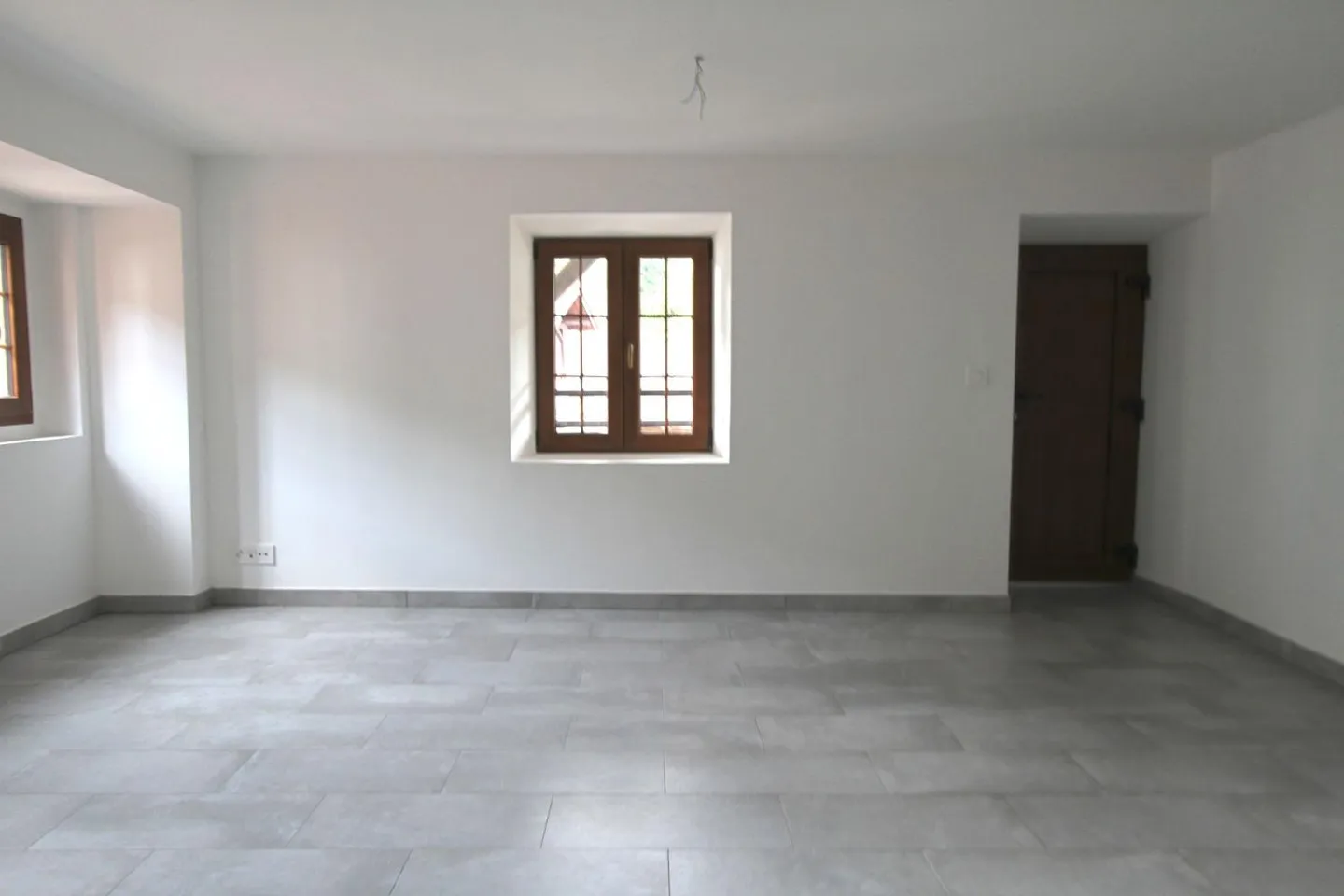 Appartement Charmant avec Balcon - Photo 2 sur 5