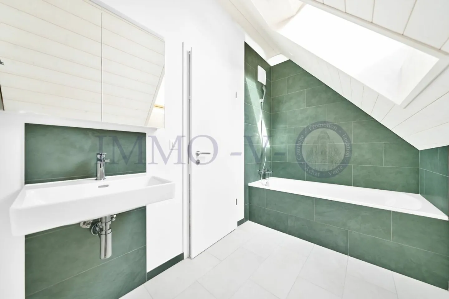 NEUES WOHNUNG MIT TERRASSE, IDEAL FÜR FAMILIEN - Foto 8 von 8