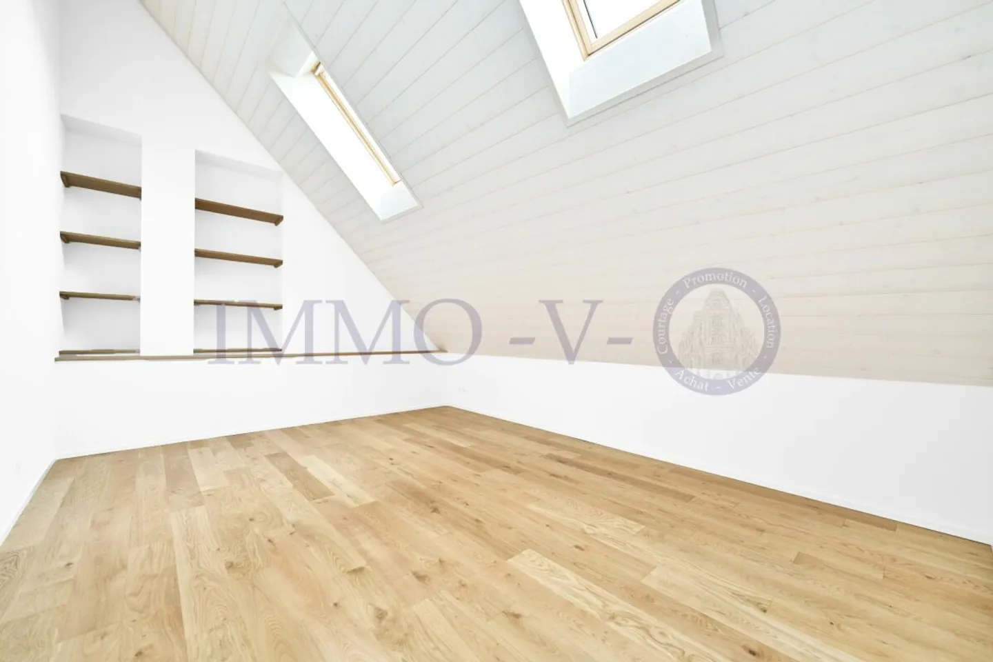 NEUES WOHNUNG MIT TERRASSE, IDEAL FÜR FAMILIEN - Foto 6 von 8