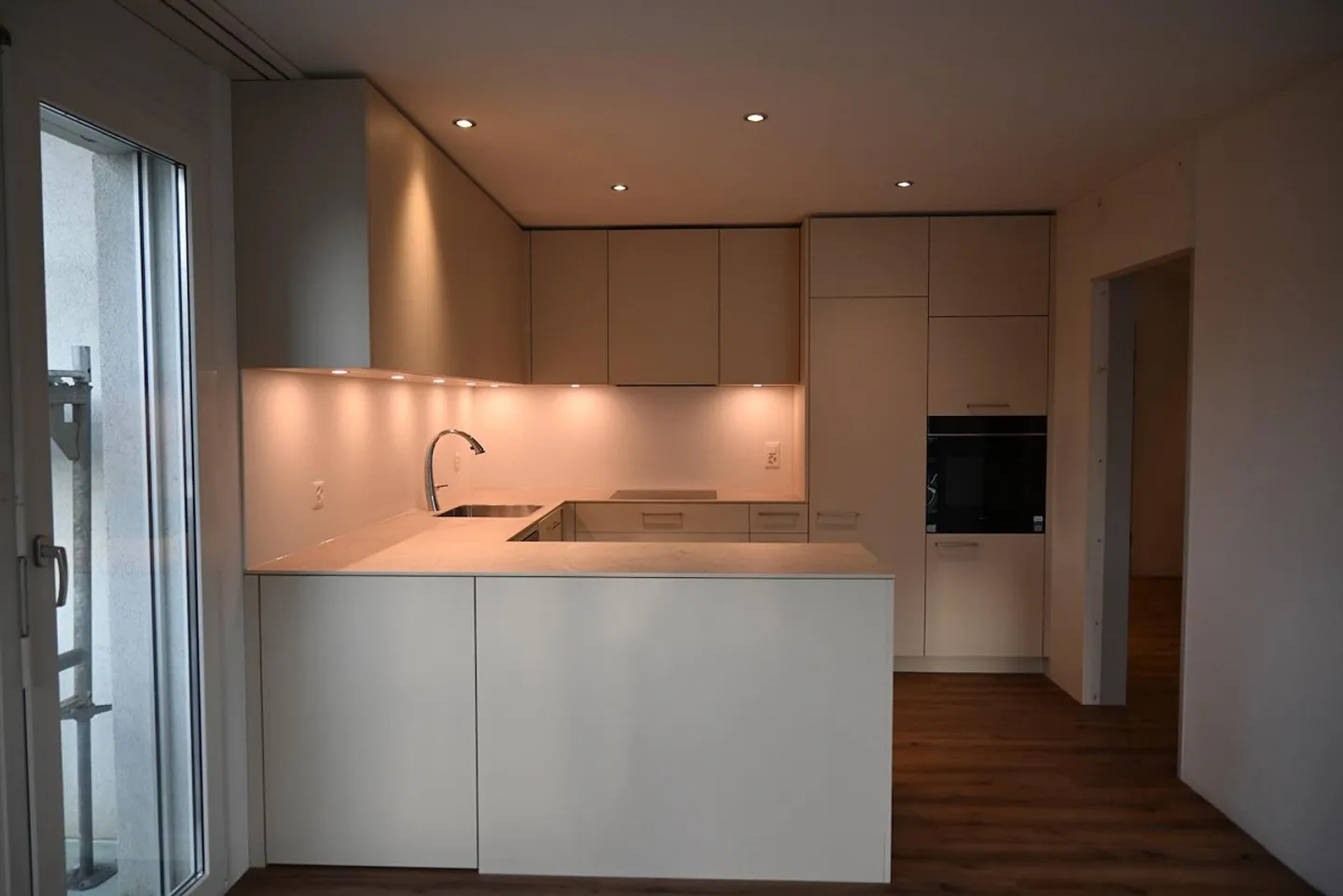 Appartamento spazioso di 5,5 locali recentemente ristrutturato, 138 m2, 1° piano - Foto 3 di 14