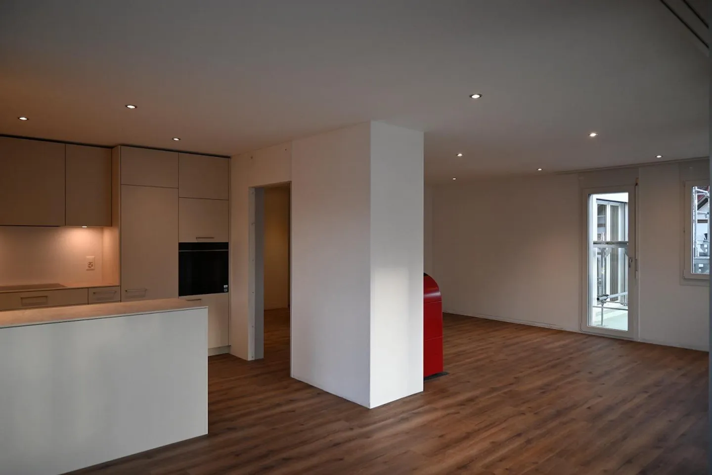 Appartamento spazioso di 5,5 locali recentemente ristrutturato, 138 m2, 1° piano - Foto 2 di 14