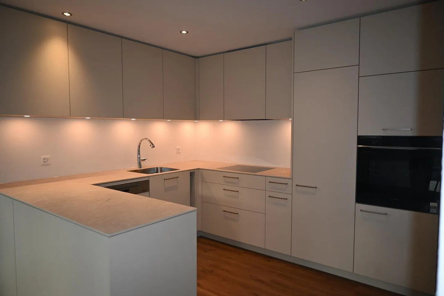 Appartamento spazioso di 5,5 locali recentemente ristrutturato, 138 m2, 1° piano - Foto 4 di 14