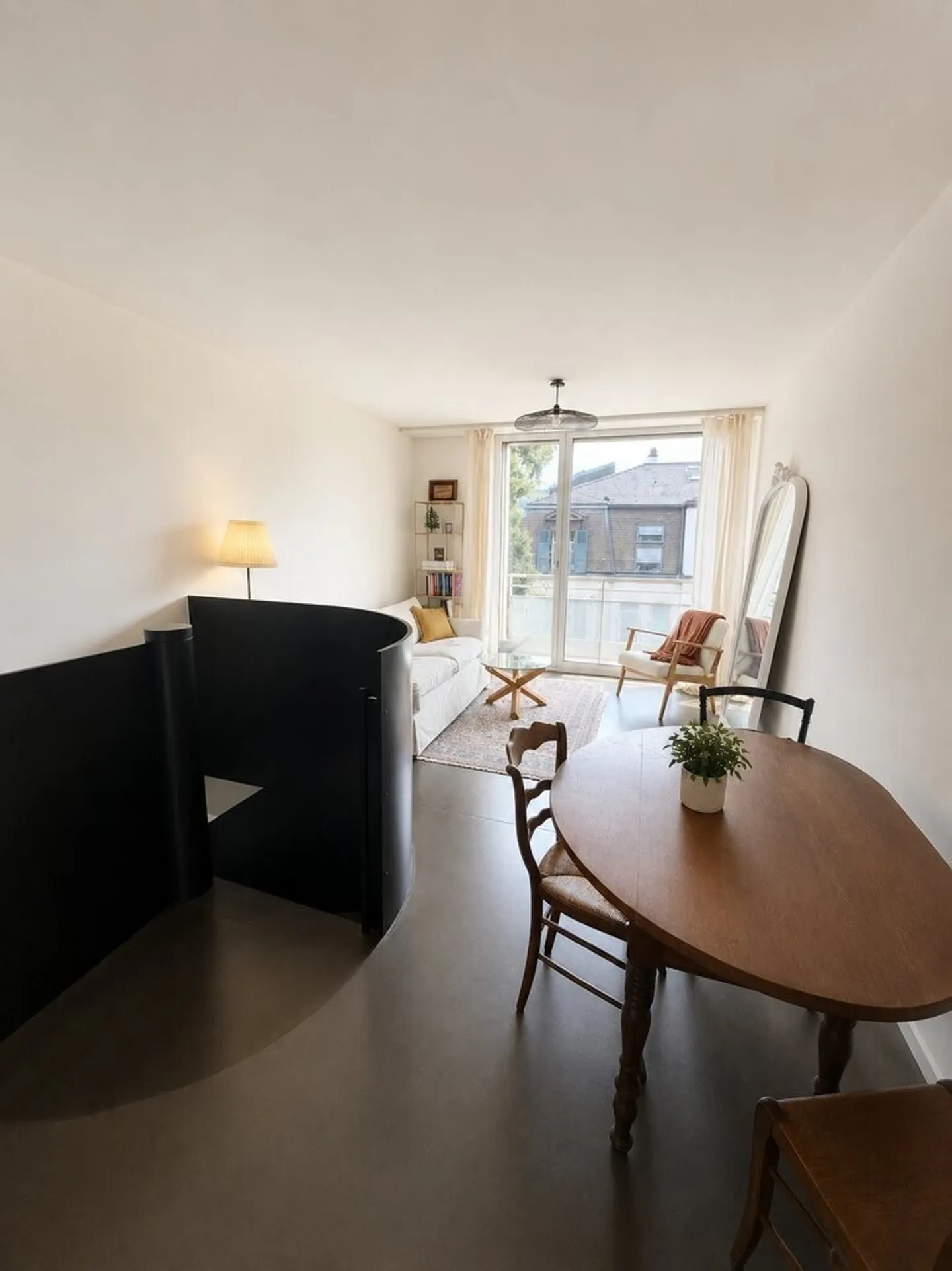 2-room duplex apartment - Train station area - Photo 3 of 6