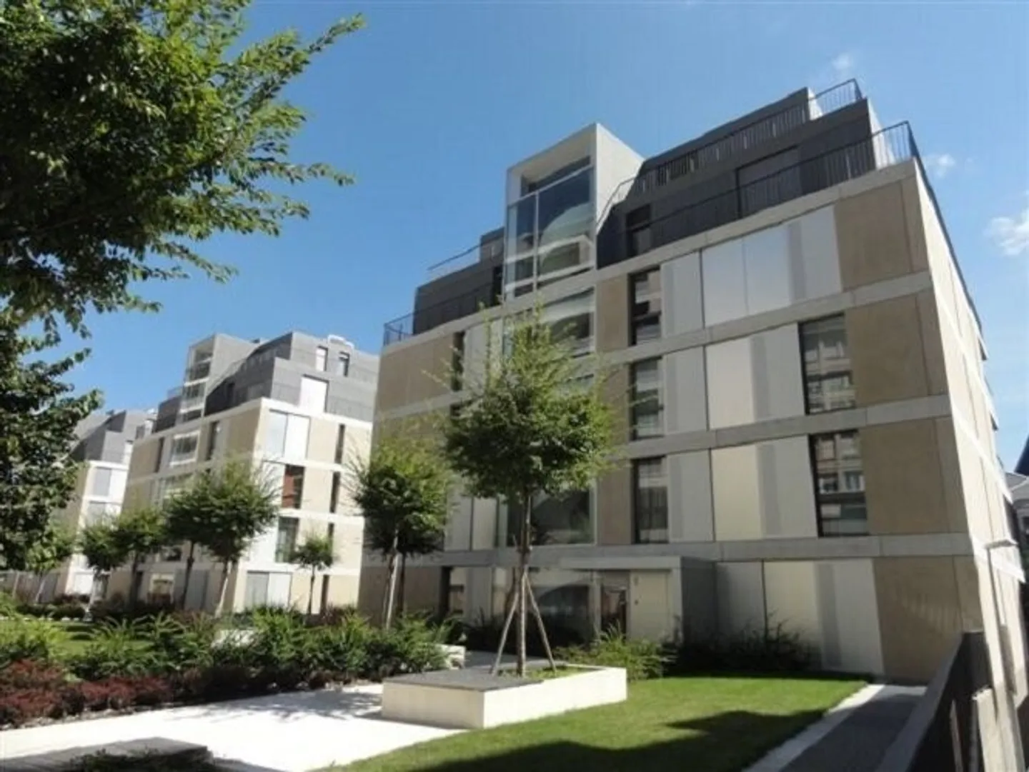 2-room duplex apartment - Train station area - Photo 1 of 6