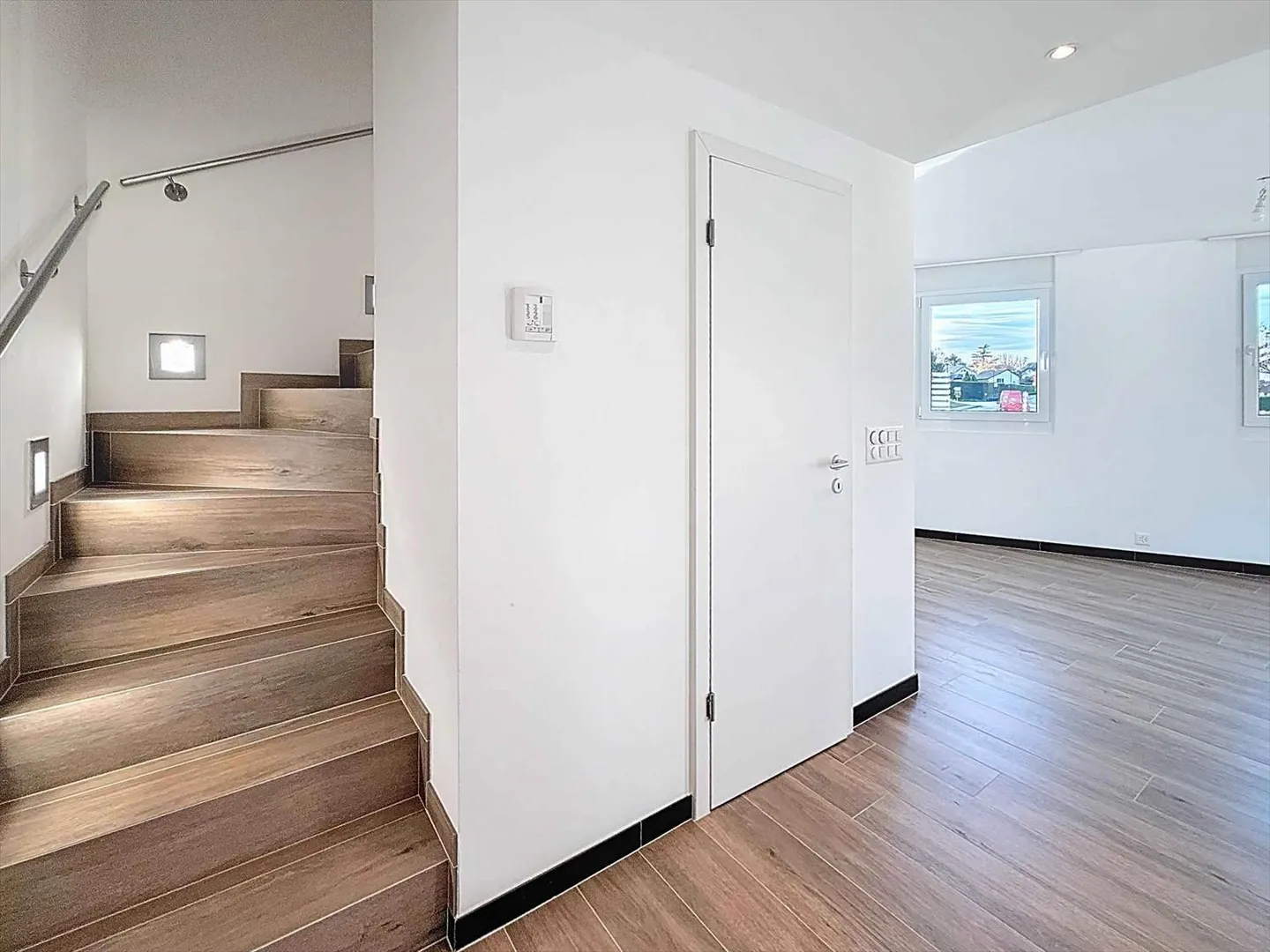 Casa bifamiliare luminosa di 5,5 stanze - Foto 5 di 13