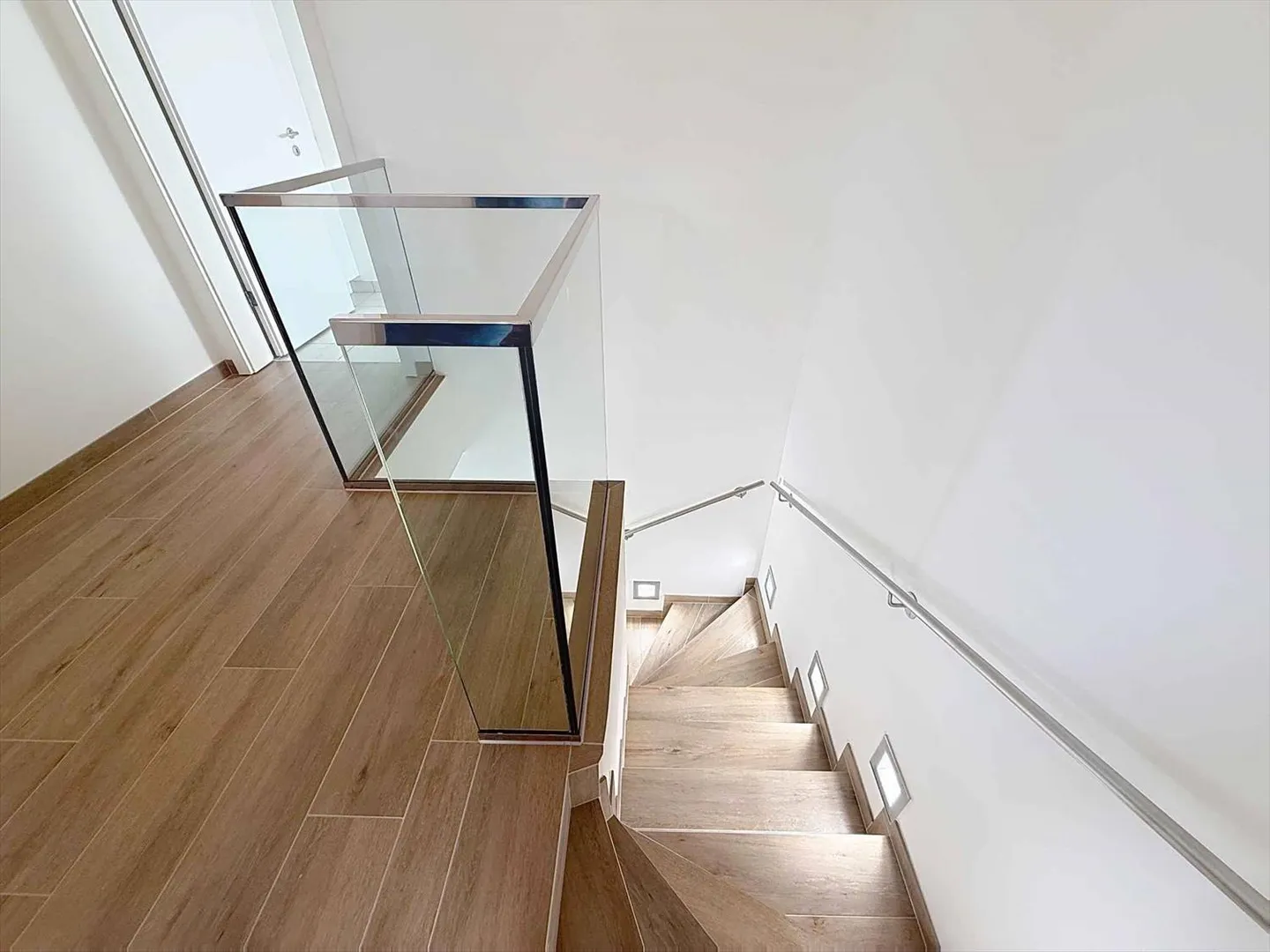 Casa bifamiliare luminosa di 5,5 stanze - Foto 9 di 13