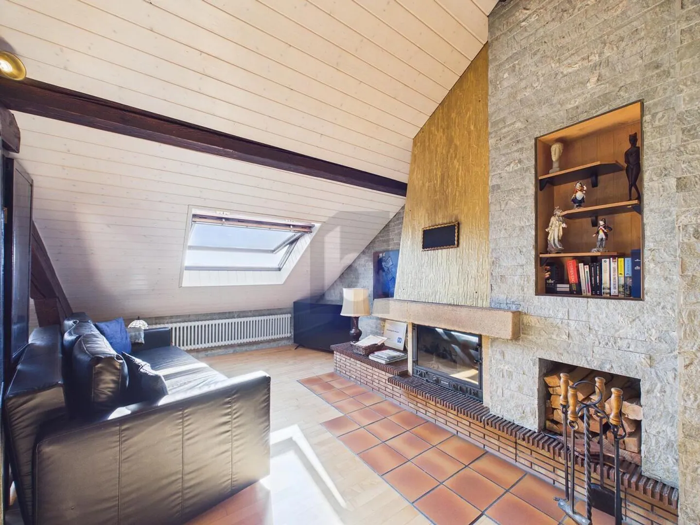 MAGNIFICENT FURNISHED PENTHOUSE, BETWEEN LAKE AND STATION! - Photo 2 of 6