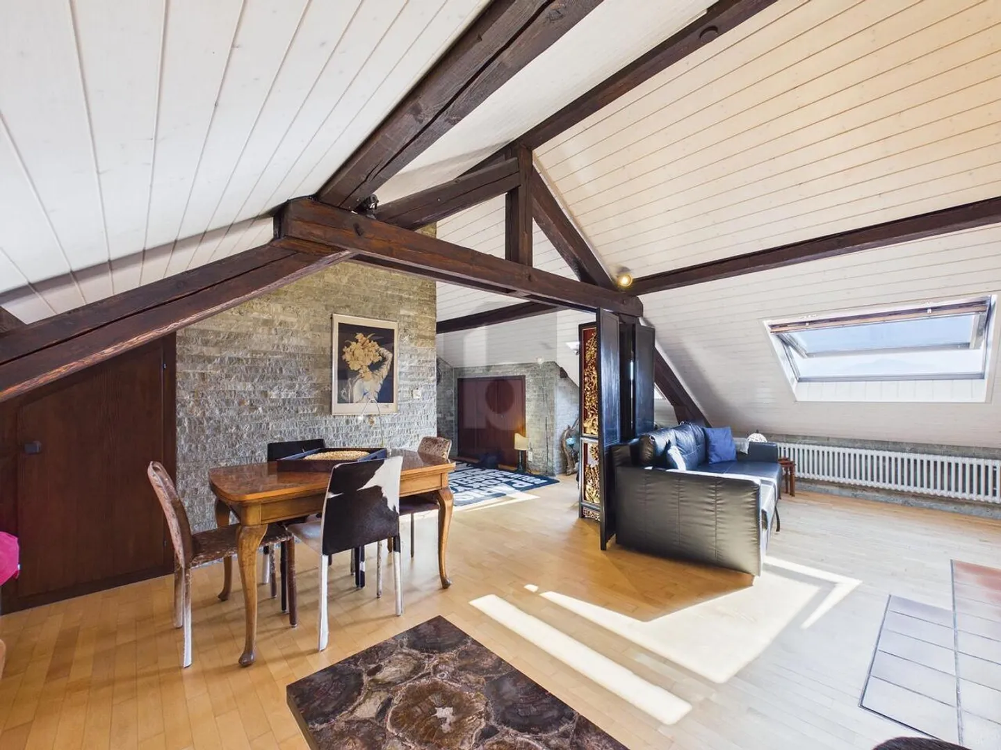 MAGNIFICENT FURNISHED PENTHOUSE, BETWEEN LAKE AND STATION! - Photo 3 of 6