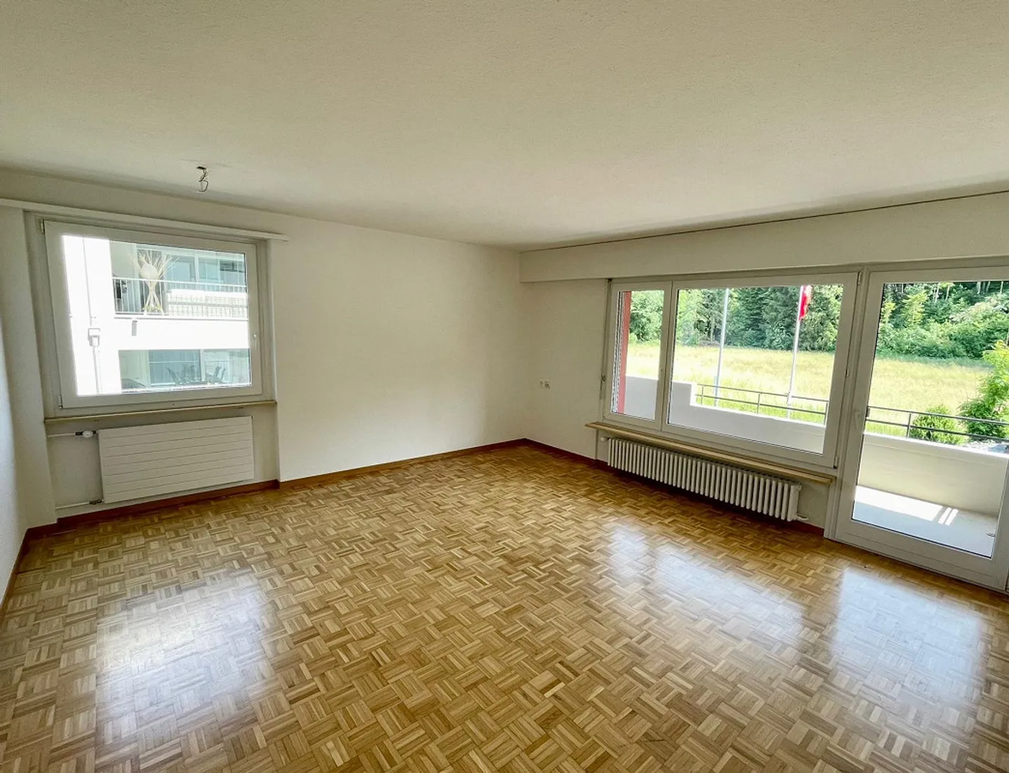 Charming 4.5-room apartment in the green with balcony & parking in Wängi - Photo 2 of 7