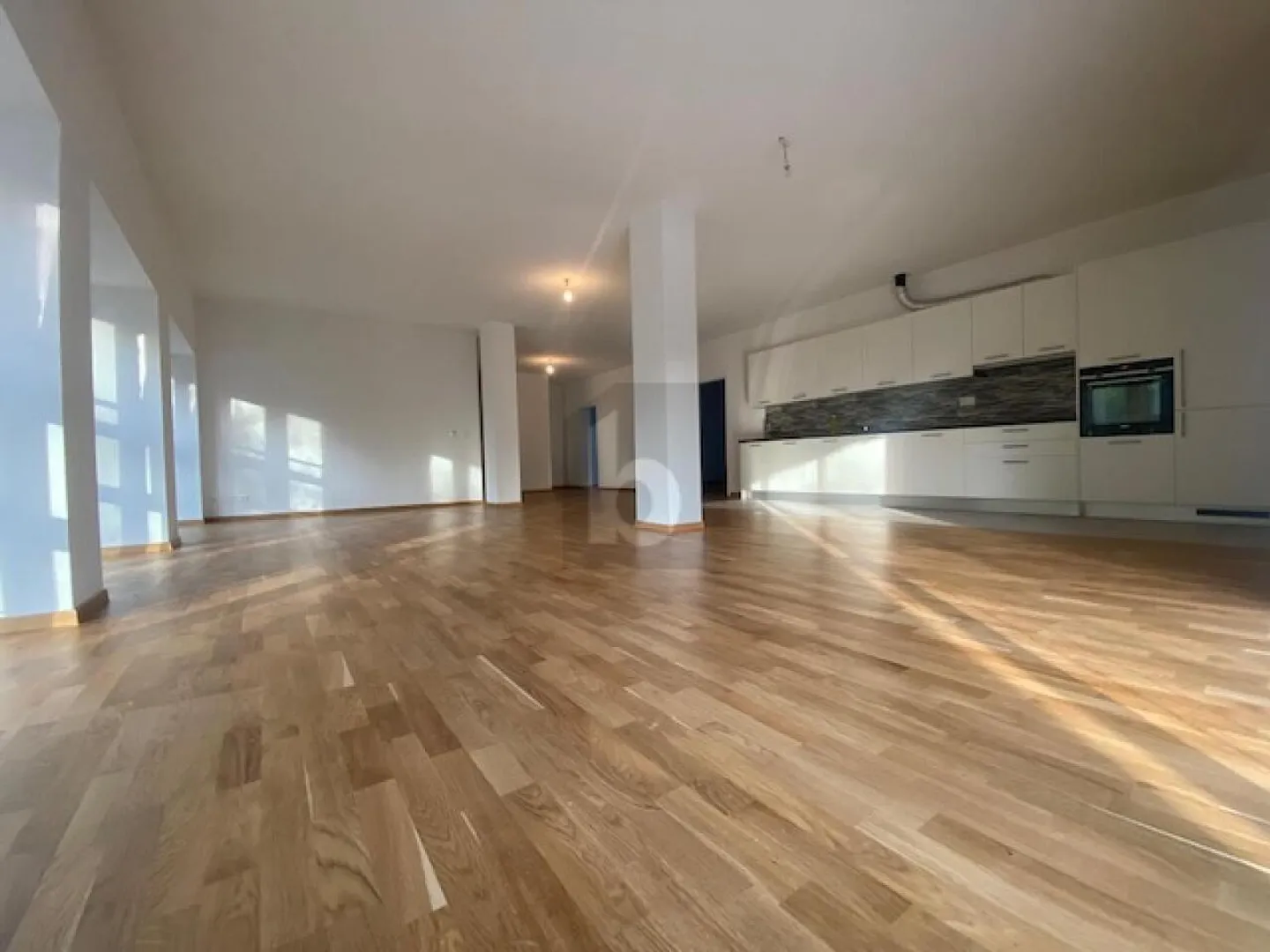 Appartement Moderne au Bord de l'Eau - Photo 2 sur 6